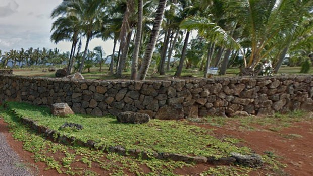  A ampliação deste muro ao redor da propriedade de Zuckerberg no Havaí pode ser vista nesta foto do Google Street View. (Foto: BBC/Google Street View)