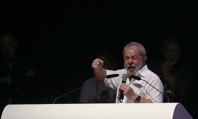 O ex-presidente Lula participa, do 33º Congresso Nacional da Confederação Nacional dos Trabalhadores em Educação (CNTE), Brasilia, 12/01/2017 (Foto: Aílton de Freitas / Agência O Globo)