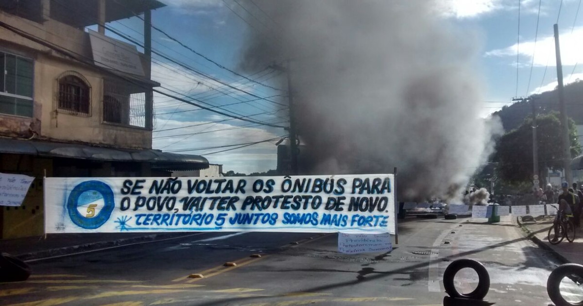 G1 Protesto por melhorias no transporte fecha rodovia em Vitória