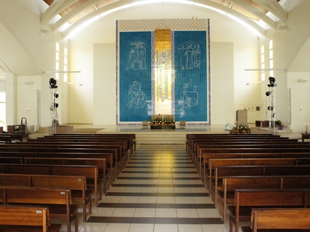 Interior da Igreja Sagrado Coração de Jesus, no Bairro dos Ingleses, em Floarianópolis (Foto: Glauco Araújo/G1)