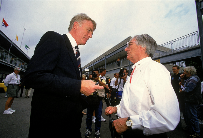 Max Mosley e Bernie Ecclestone na Fórmula 1 em 2000 (Foto: Getty Images)