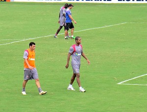 Dedé assiste ao treino do Vasco (Foto: Thiago Fernandes / Globoesporte.com)
