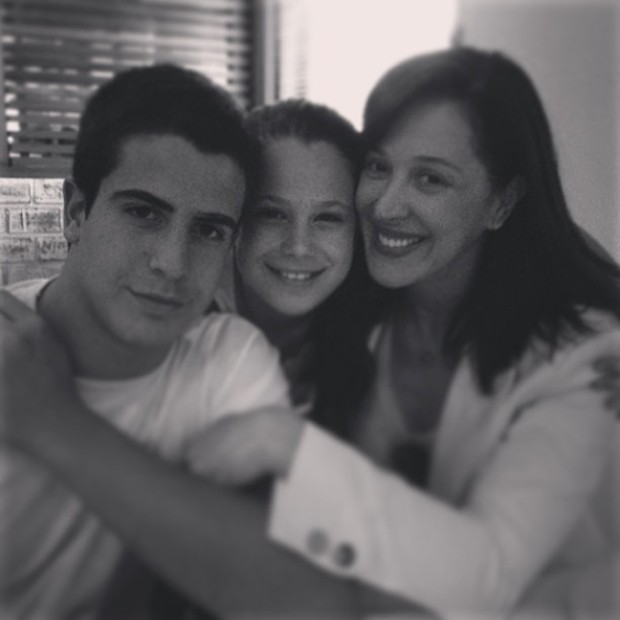 Claudia Raia posta foto com os filhos, Enzo e Sophia (Foto: Instagram / Reprodução)