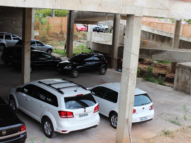 Centro de Convenções virou estacionamento em Teresina (Foto: Gilcilene Araújo/G1)