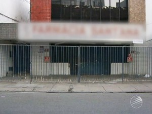 Homens assaltam farmácia no bairro do Canela (Foto: Reprodução / TV Bahia)