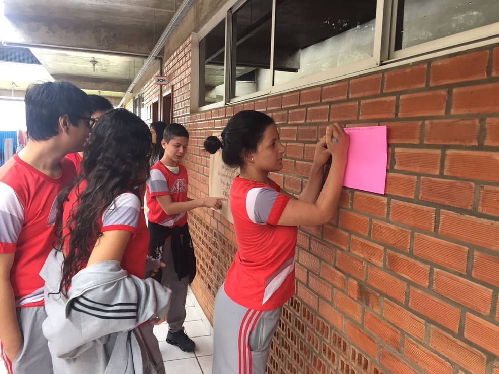 Alguns alunos decidiram reagir por escrito às frases, diz professor (Foto: Iara di Paoli/Arquivo pessoal)