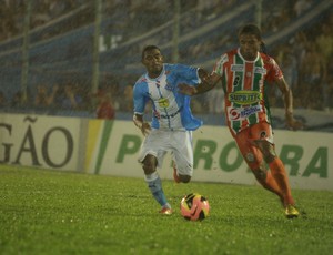 Naviraiense venceu o Paysandu com dois gols no final do jogo (Foto: Tarso Sarraf / O Liberal) Naviraiense venceu o Paysandu com dois gols no final do jogo (Foto: Tarso Sarraf / O Liberal)