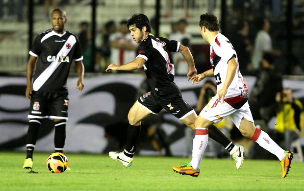 Juninho Pernambucano jogo Vasco e Vitória (Foto: Marcelo Theobald / Ag. O Globo)