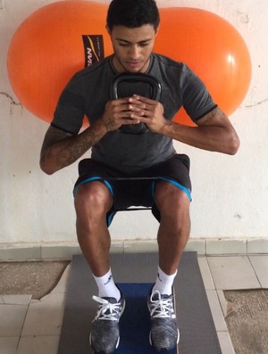 Cleiton Xavier treina sozinho nas férias e projeta 2016 melhor: 