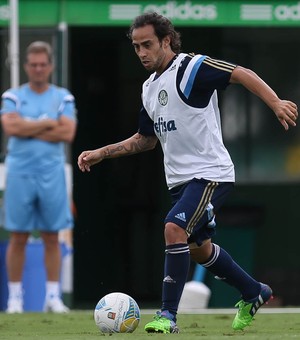 Oswaldo lamenta falta de sequência de Valdivia, convocado pelo Chile