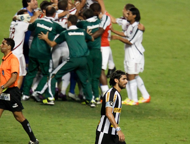 Loco Abreu Botafogo x Fluminense (Foto: Ide Gomes / Ag. Estado)