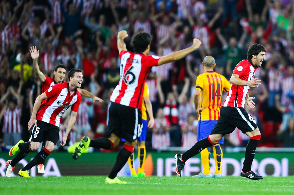 Athletic Bilbao de Valverde fez 4 a 0 no Barça e levou a Supercopa da Espanha em 2015 (Foto: Getty Images)