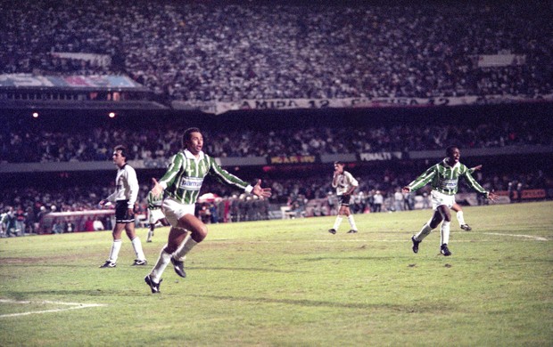 Paulistão 1993 Evair Palmeiras (Foto: Djalma Vassao / Agência Estado)