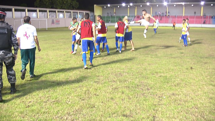 Confusão na partida Lucena x Leonel (Foto: Reprodução / TV Cabo Branco)