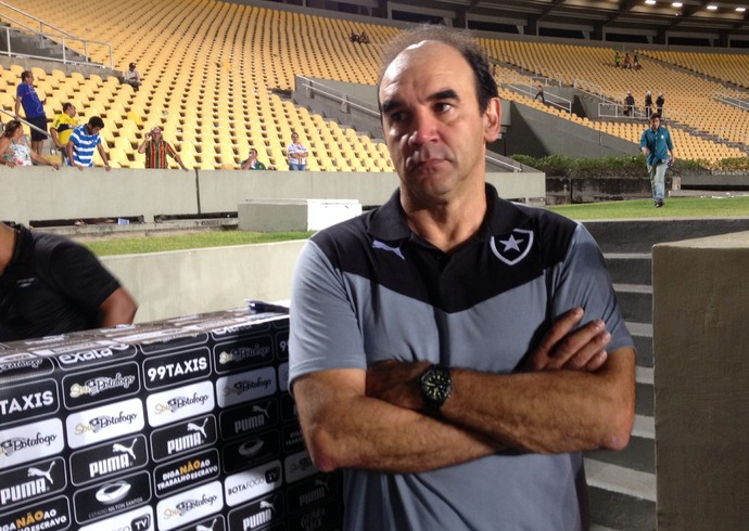 Ricardo Gomes lamenta perda de jogadores no meio-campo e o empate no fim (Foto: Marcelo Baltar / GloboEsporte.com) Ricardo Gomes lamenta perda de jogadores no meio-campo e o empate no fim (Foto: Marcelo Baltar / GloboEsporte.com)