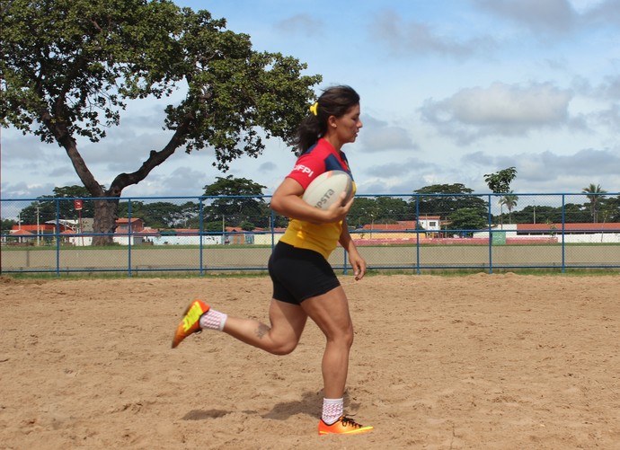 Aline Nonata, jogadora do Delta Rugby (Foto: Abdias Bideh/GloboEsporte.com)