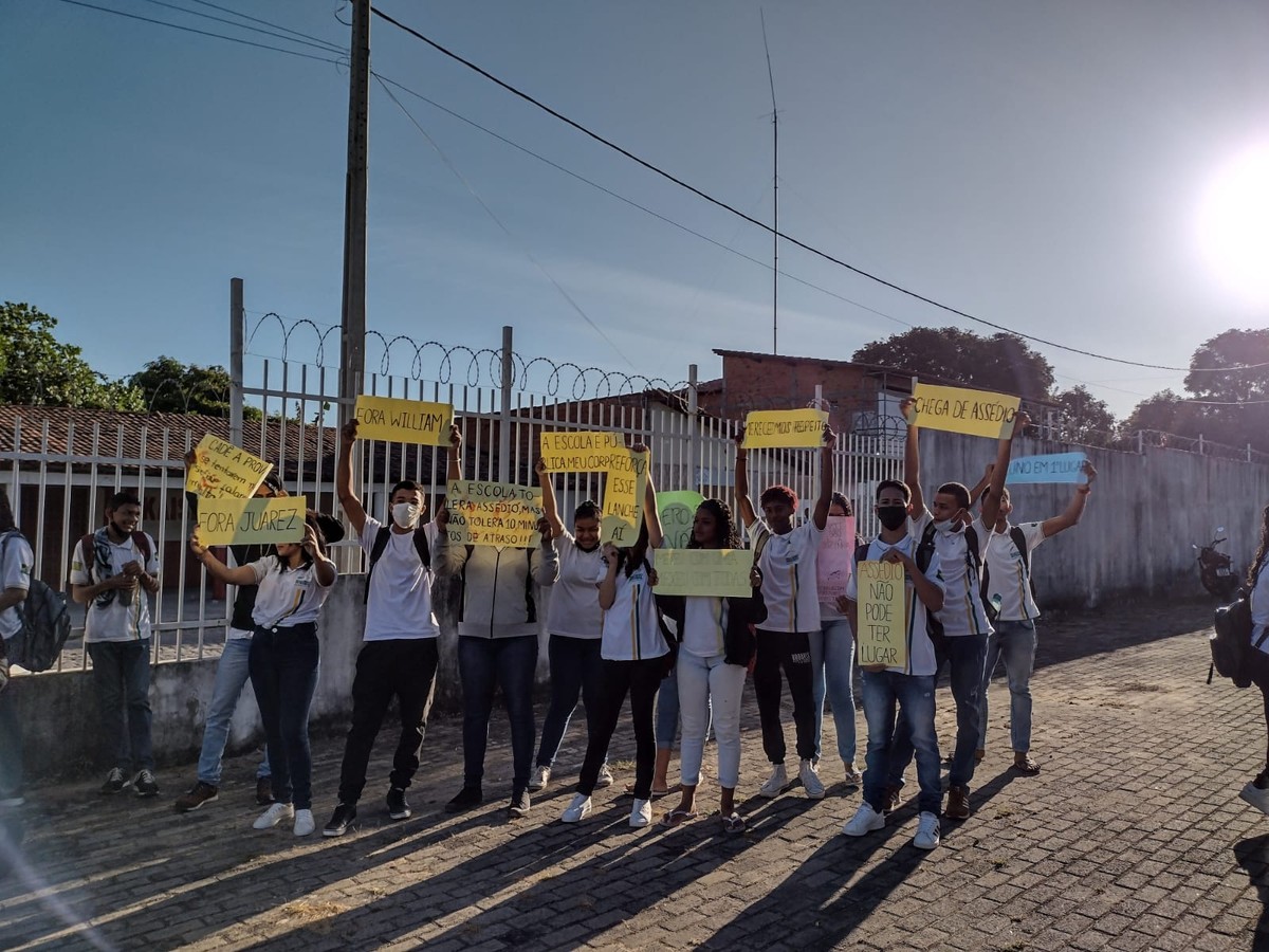 Alunos Protestam Contra Ass Dio Sexual Em Escola Da Zona Norte De Teresina Dois Funcion Rios