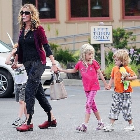 Julia Roberts e os filhos  (Foto: .)