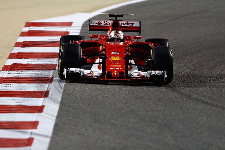 No Bahrein, Vettel vence a disputa com Hamilton e assume a liderança do campeonato