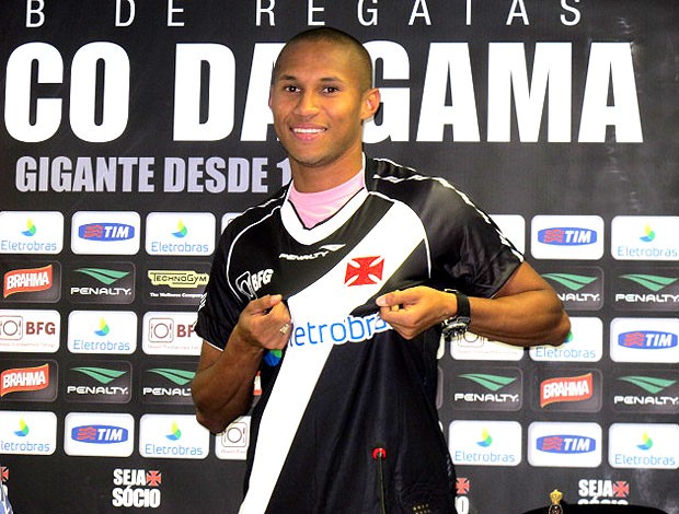 Jonas é apresentado no Vasco (Foto: André Casado / Globoesporte.com)