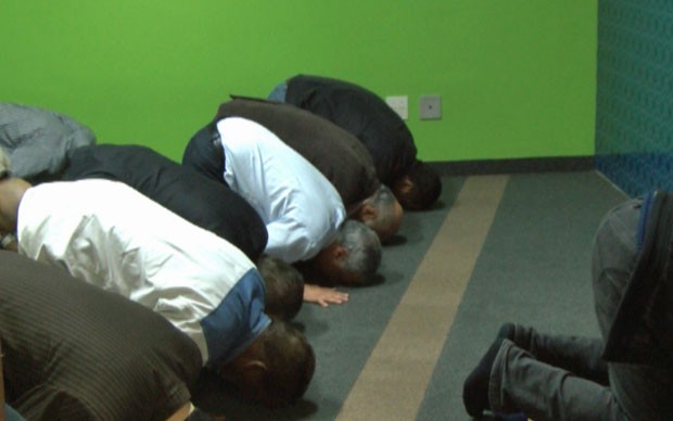 Comunidade muçulmana no país aproveita oportunidade para mostrar o islã (Foto: BBC/Reprodução)