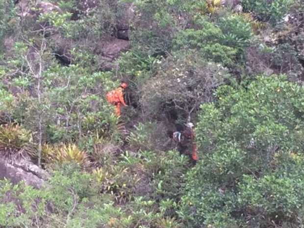 Resgate ocorreu em região próxima da Cachoeira da Fumaça (Foto: Divulgação / Corpo de Bombeiros)