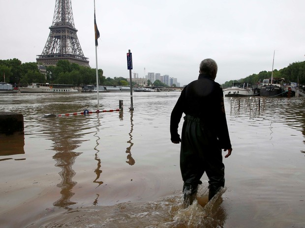 Região de Paris é uma das afetadas pelas inundações (Foto: Pascal Rossignol/Reuters) Região de Paris é uma das afetadas pelas inundações (Foto: Pascal Rossignol/Reuters)