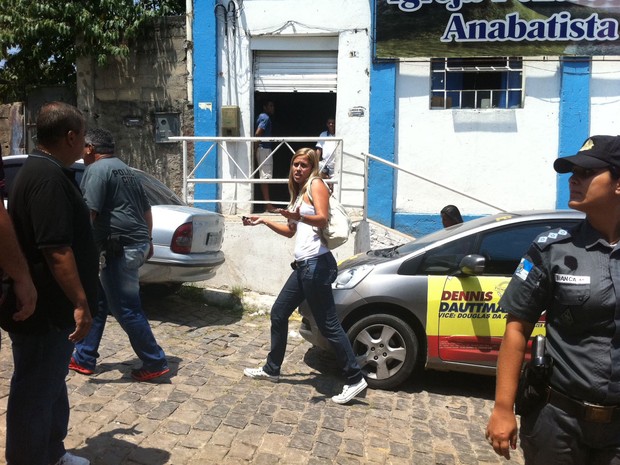 Vereadora Cristiane Guedes (PPS) foi detida próximo a um local de votação em Belford Roxo (Foto: Marcelo Ahmed/G1)