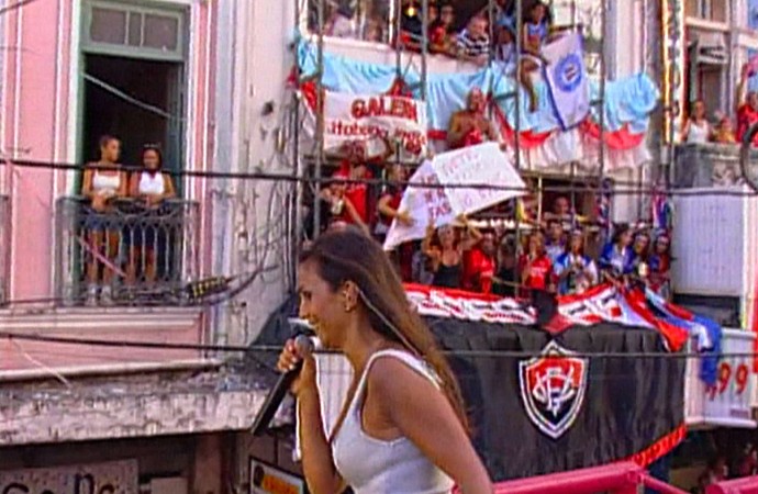 Ivete Sangalo agita os rubro-negros no carnaval da Bahia (Foto: Reprodução / TV Bahia)