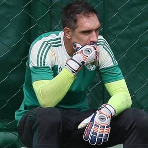 Prass será reavaliado na quarta e pode voltar a jogar em um mês