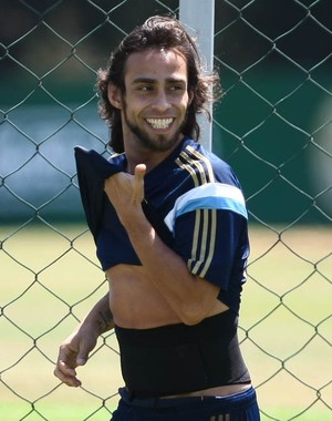 Dorival quer Valdivia na abertura da Arena e espera sinal verde do Mago