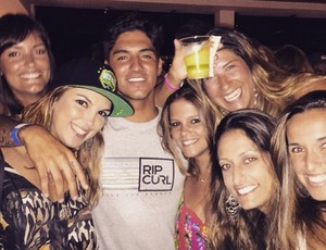 O surfista brasileiro Gabriel Medina comemorou o primeiro título mundial para o país (Foto: Reprodução / Instagram) O surfista brasileiro Gabriel Medina comemorou o primeiro título mundial para o país (Foto: Reprodução / Instagram)