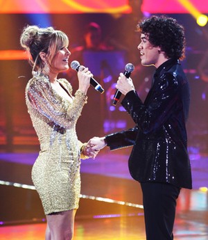 Campeão faz dueto com músicas da técnica  (Isabella Pinheiro/TV Globo)