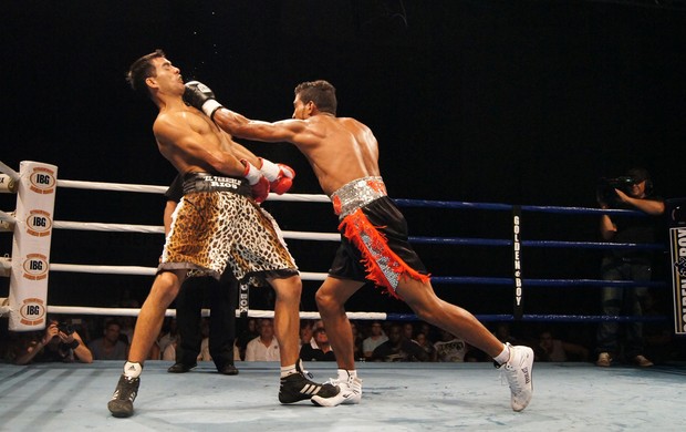 boxe Yamaguchi falcão e Martín Rios  (Foto: Thierry Goozer)