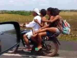 Motocicleta que transportava quatro pessoas é apreendida no PA (Foto: Divulgação/PRF)