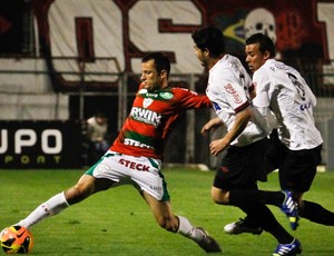 Correa Portuguesa x Atlético-PR (Foto: Ale Vianna / Ag. Estado)