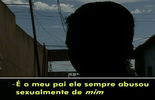 Jovem diz ter sido estuprada pelo pai desde os 14 anos, em Luziânia, Goiás (Foto: Reprodução/TV Anhanguera)