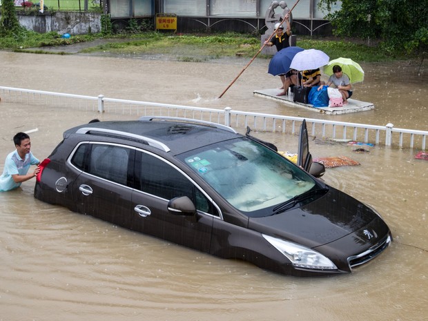 Tufão Soudelor provoca inundações em Fuzhou, na China (Foto: Stringer/Reuters)