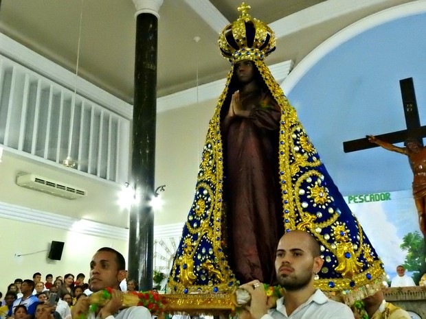 Vanessa Oliveira, da Mocidade Independente de Aparecida representou santa (Foto: Suelen Gonçalves/G1 AM)