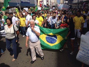 Manifestantes se reuniram também em Ponta Grossa (Foto: André Salustiano/RPC)