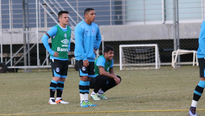 Wallace Oliveira volta aos treinos com bola no Grêmio (Foto: Eduardo Deconto)