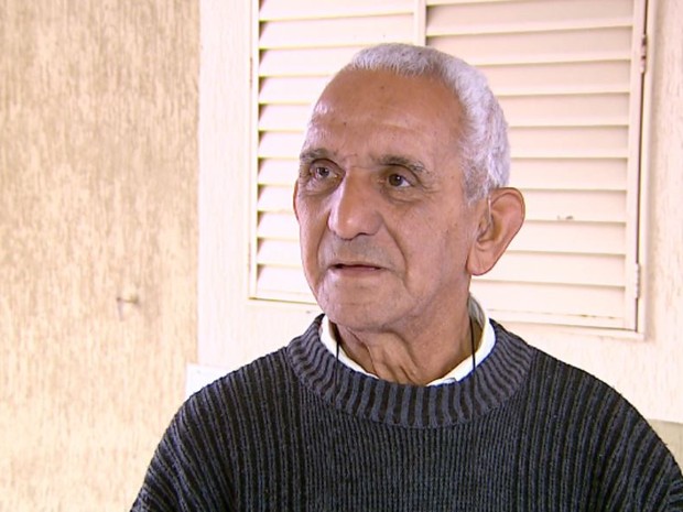 José Tibiriçá, de 81 anos, foi tirado da cama e agredido enquanto seguia para cozinha (Foto: Fabio Junior/EPTV)