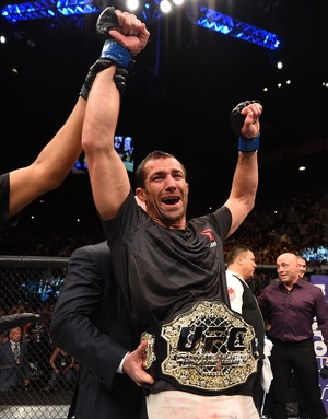 Luke Rockhold CINTURÃO UFC 194 (Foto: Getty Images)