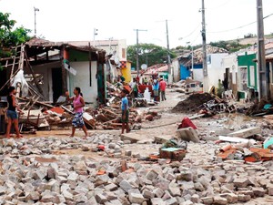 Chuva provoca destruição na cidade de Lajedinho, na Bahia (Foto: Ruan Melo/G1)