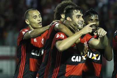 Felipe Vizeu comemora o gol do Flamengo contra o Vitória (Foto: Gilvan de Souza/Flamengo)