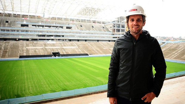 Paulo André visita obras acabamento estádio Itaquerão Corinthians (Foto: Marcos Ribolli / Globoesporte.com)