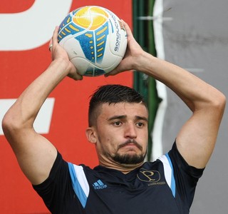 Oswaldo indica Victor Luis para vaga de Zé Roberto na Bahia