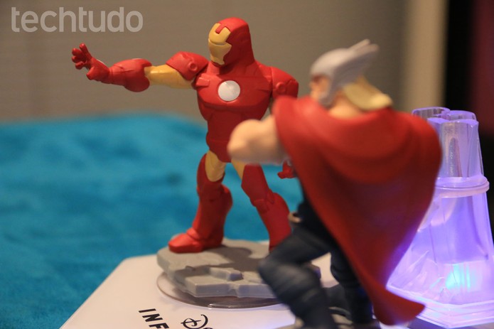 Os Vingadores de Disney Infinity 2.0 fazem sucesso pela beleza dos bonecos (Foto: Lucas Mendes/ TechTudo) Os Vingadores de Disney Infinity 2.0 fazem sucesso pela beleza dos bonecos (Foto: Lucas Mendes/ TechTudo)
