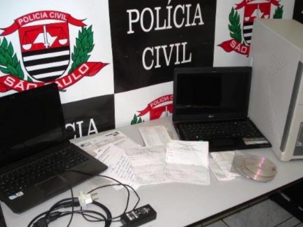 Material usado pelo grupo de Pirassununga foi apreendido pela polícia (Foto: Ademir Naressi)