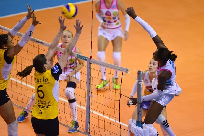 Carcaces, Osasco x São Bernardo, Superliga feminina, vôlei (Foto: João Pires/Fotojump)